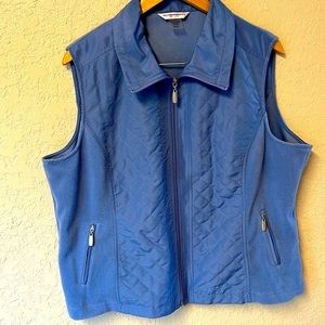 Allison Daley petite, size petite large. Quilted vest. Blue.‎ F4.